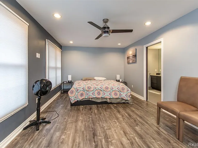 1265 Old Colony Ln — Photo 15