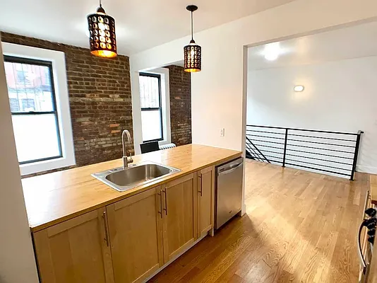 Rented by REAL New York | media 7