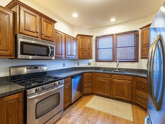 3rd image of 90 Highland Dr
