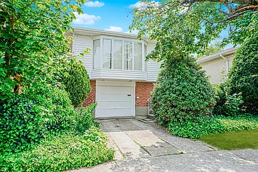 461 Mayfair Drive South