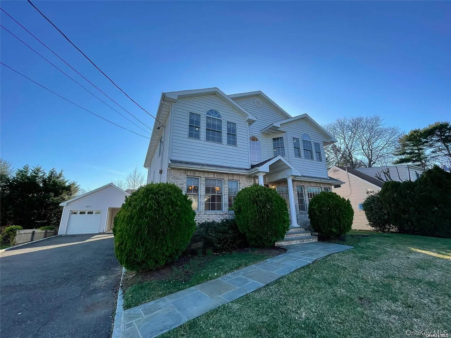 4 bed, 2.5 bath, 3020 sqft, $8,500 — Photo 2