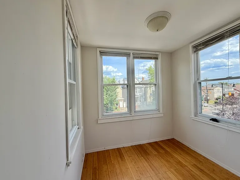 308 Davis Ave #1 — Photo 3