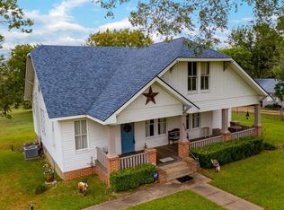 510 Trinity St, Burton, TX 77835