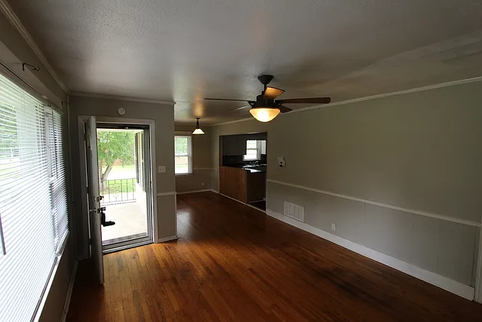 2215 Rosewood Dr — Photo 5