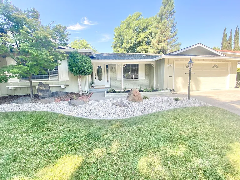 4653 Del Valle Pkwy — Photo 1