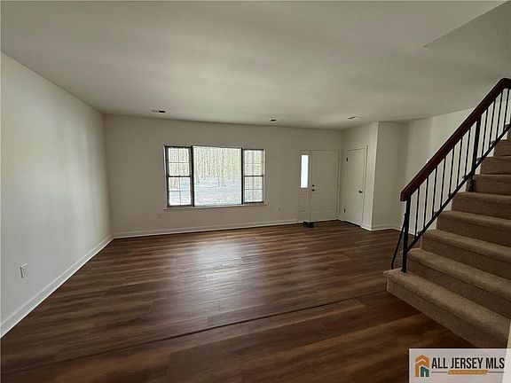 3rd image of 123 Aspen Dr
