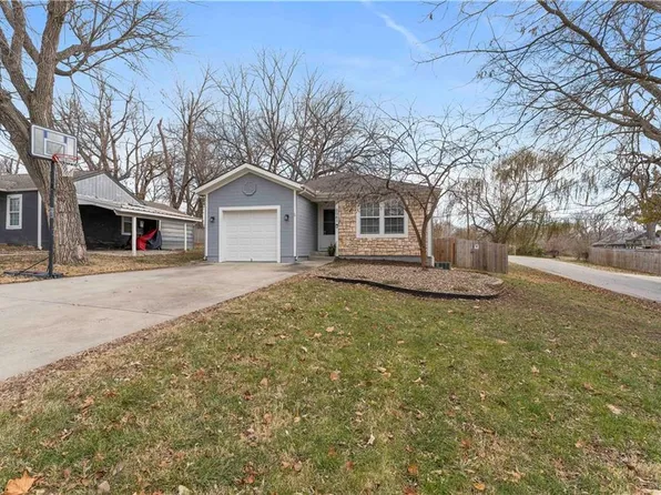 8941 McGee St, Kansas City, MO 64114