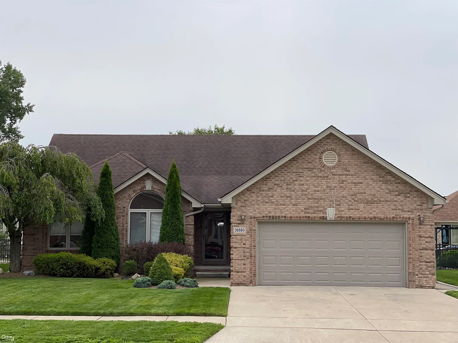 36680 Maple Leaf Dr photo 1