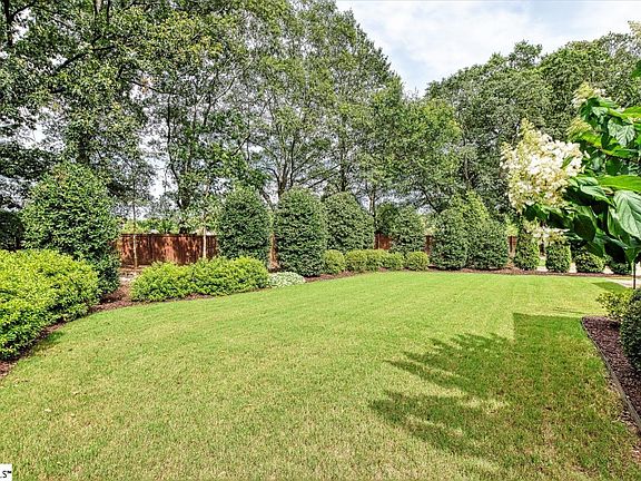 5th image of 213 Garlington Oak Ct