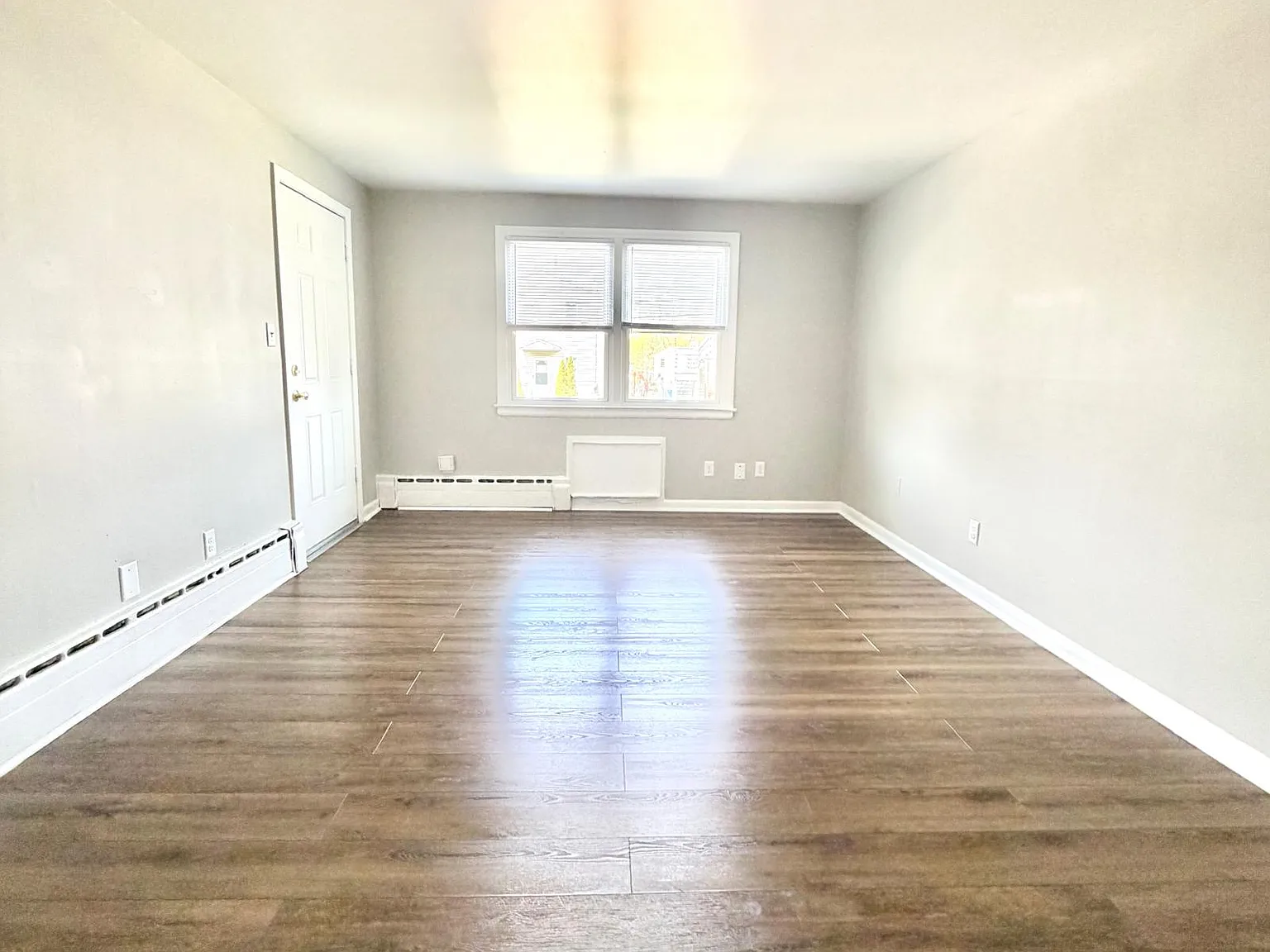 2 bed, 700 sqft, $1,700 — Photo 2