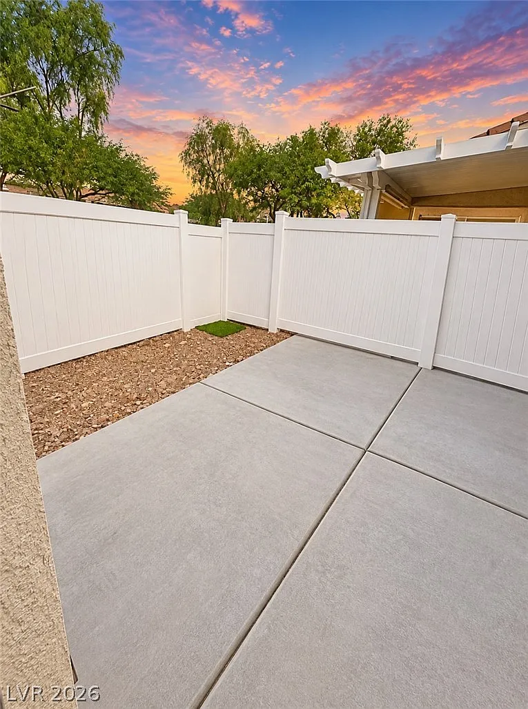 3 bed, 2.0 bath, 1202 sqft, $1,749 — Photo 2