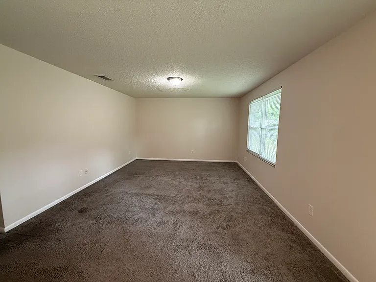 805 Meadowbrook Dr #B — Photo 7