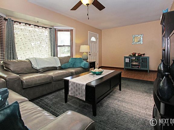 5th image of 815 Silverleaf St SE