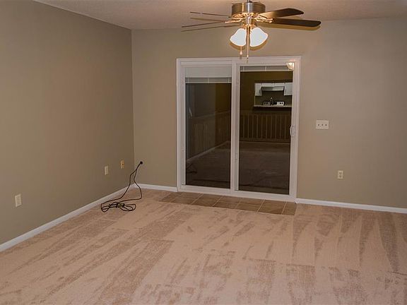 5th image of 131 Candlebrook Dr #1