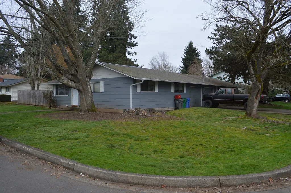 715 Nadine Ave photo 1