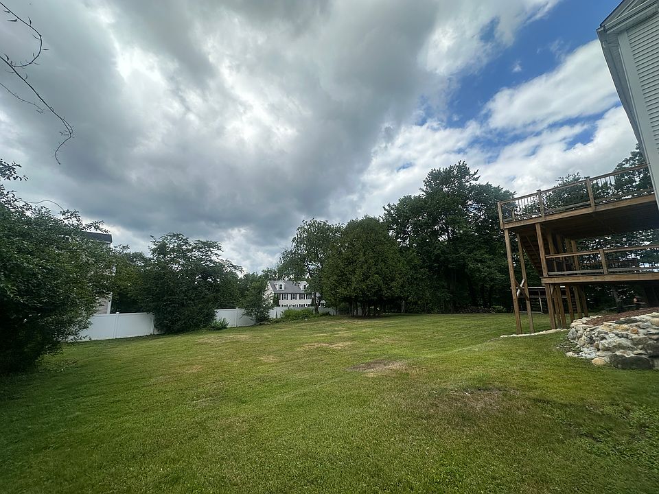 Professionally maintained fenced yard