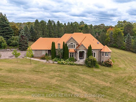 3rd image of 7 Walton Dr