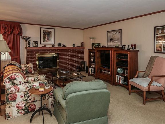 3rd image of 745 Amberly Dr