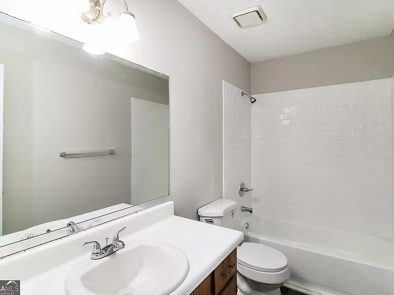 307 Hamilton Glenn #305 — Photo 12