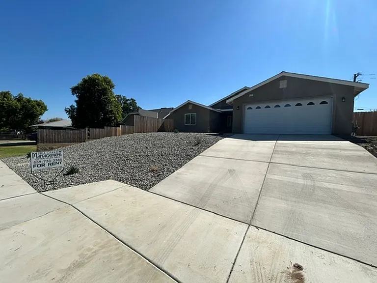 820 N Cypress St — Photo 2