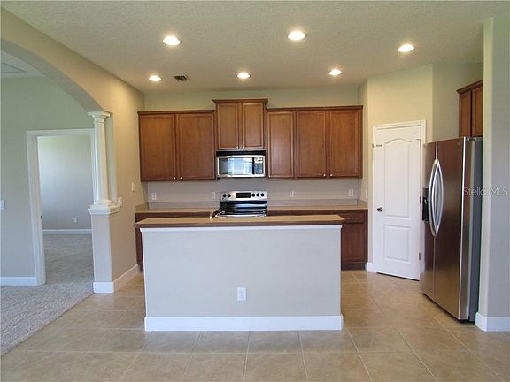 4th image of 23915 Sardinia Dr