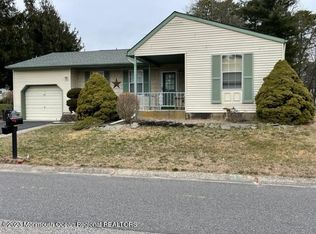 10 Penwood Dr, Manchester Township, NJ 08759