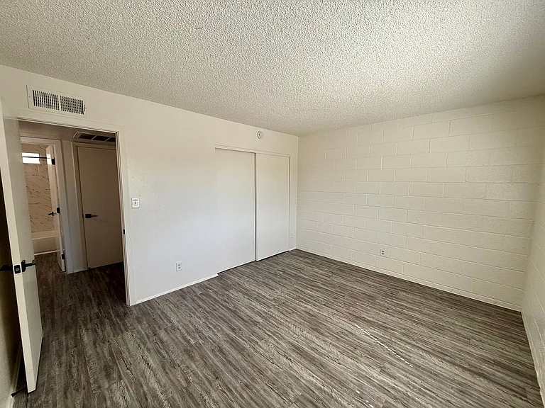 9514 N. 8th St — Photo 15