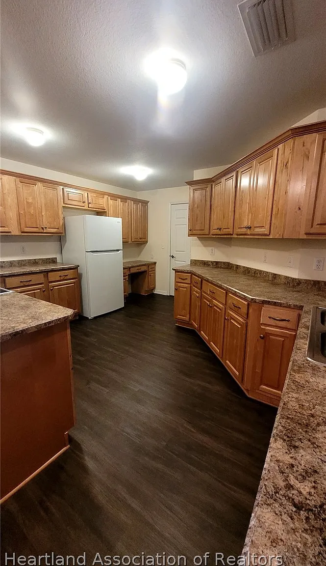 3 bed, 2.0 bath, 1397 sqft, $1,800 — Photo 4