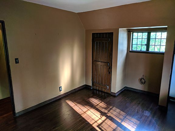 3rd image of 2364 Barrington Dr
