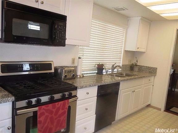 2nd image of 416 Greenview Ct
