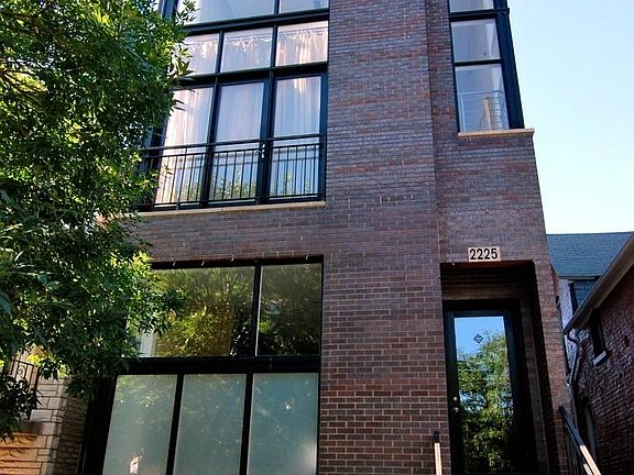 2nd image of 2225 W Armitage Ave