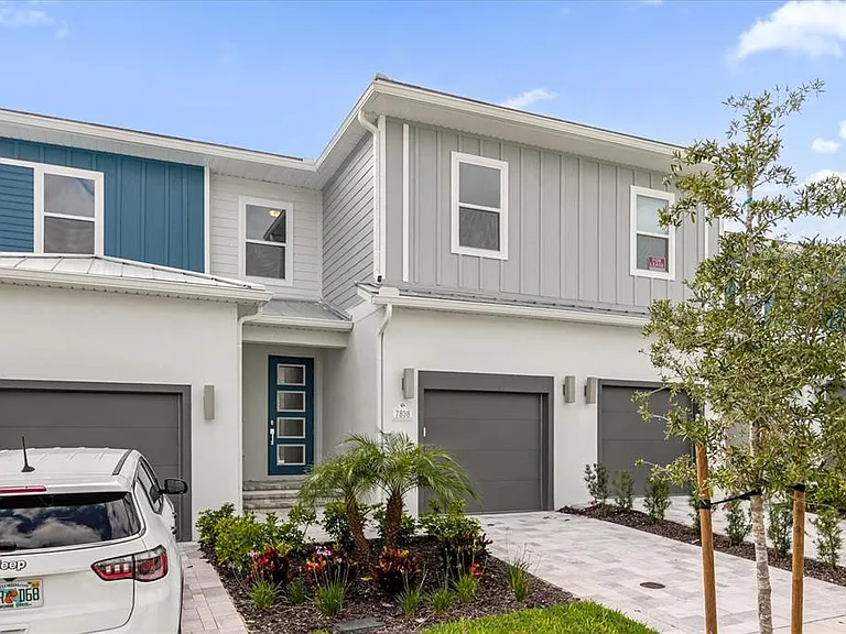 7838 Spectrum Dr — Photo 2