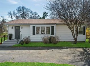 3 Jane Ln, Mattapoisett, MA 02739