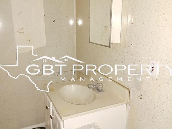 4th image of 301 N Wall St #4