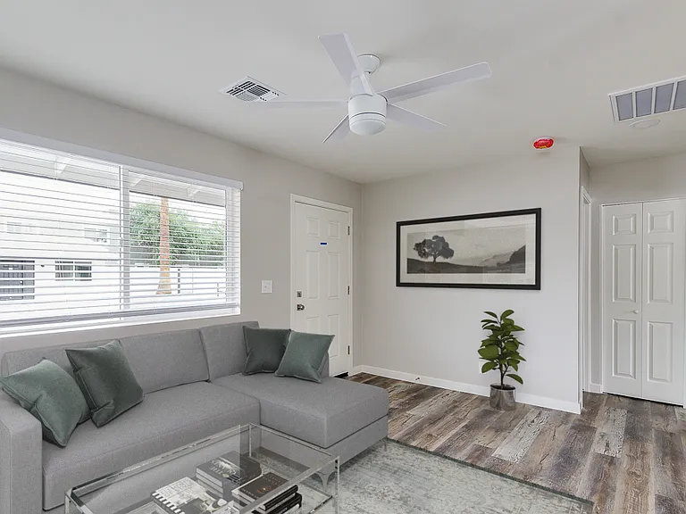 1648 W Colter St #6 — Photo 6