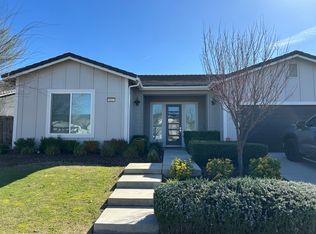 812 Pinnacle Dr W, Madera, CA 93636