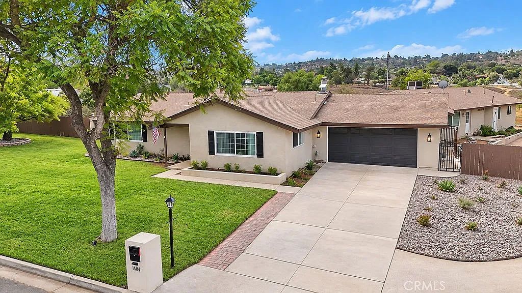 3 bed, 1965 sqft, $4,600 — Photo 1