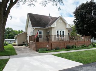 1127 Parriott St, Aplington, IA 50604