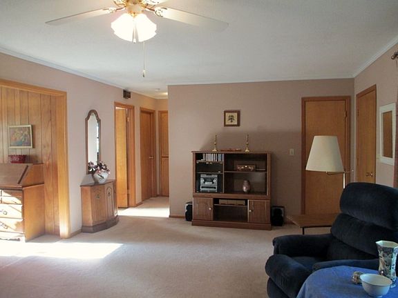 4th image of 220 S Illinois St