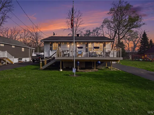 879 Triangle Dr, Irving, NY 14081