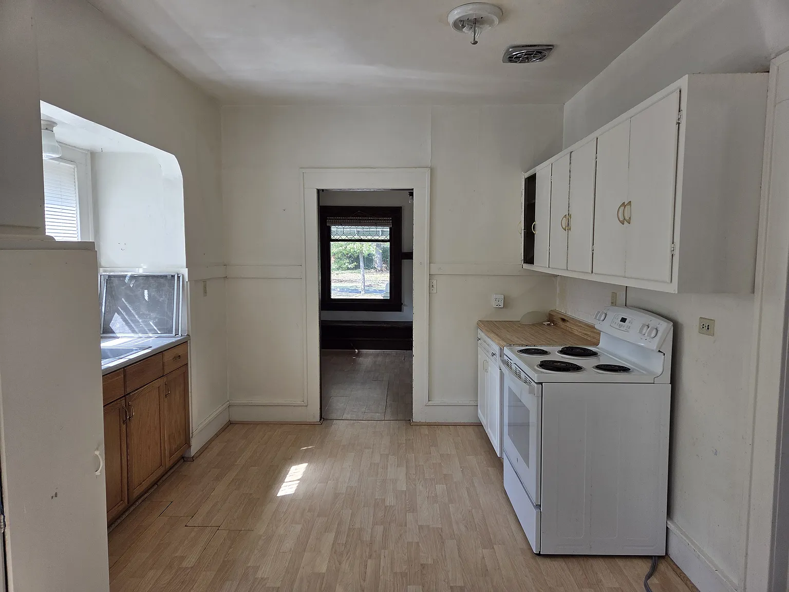 3 bed, 968 sqft, $2,100 — Photo 4