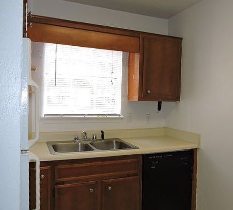 5th image of 1808 Lilac Dr