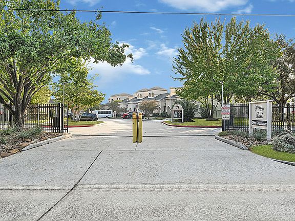 3rd image of 12816 Willow Centre Dr #10-B