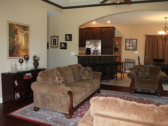 4th image of 2182 Fairfax Dr