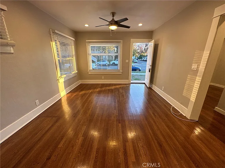633 W Maple Ave — Photo 11