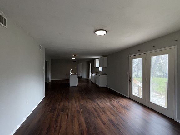 5th image of 410 Lone Star Rd