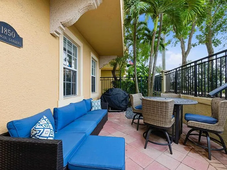 11850 Valencia Gardens Ave — Photo 13