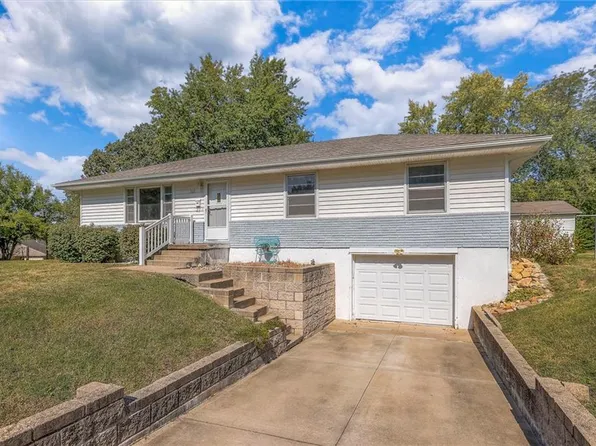 202 Hollywood Blvd, Belton, MO 64012