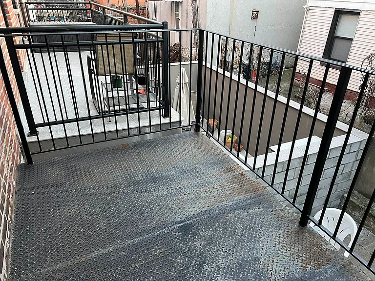 21-04 Hoyt Ave S #2 — Photo 16
