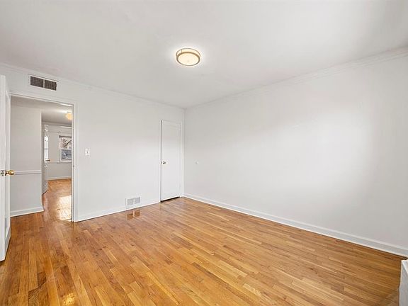 5th image of 184 Hillside Ave APT I1